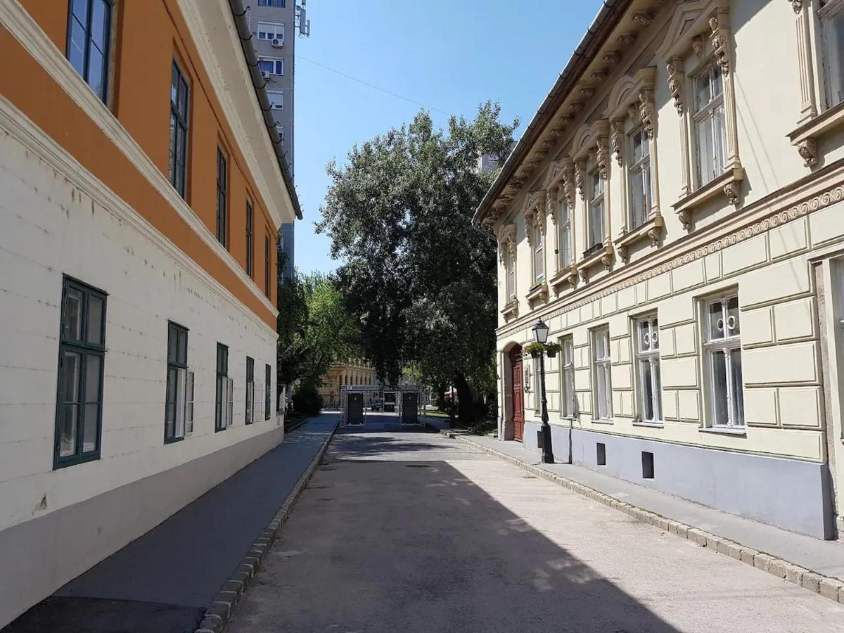 Stylish Historic Flat For 4 In Heart Of Oldbuda * Budapešť